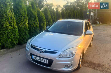 Хэтчбек Hyundai i30 2008 в Синельниково