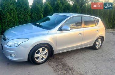 Хэтчбек Hyundai i30 2008 в 