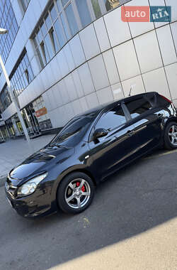 Хэтчбек Hyundai i30 2009 в 