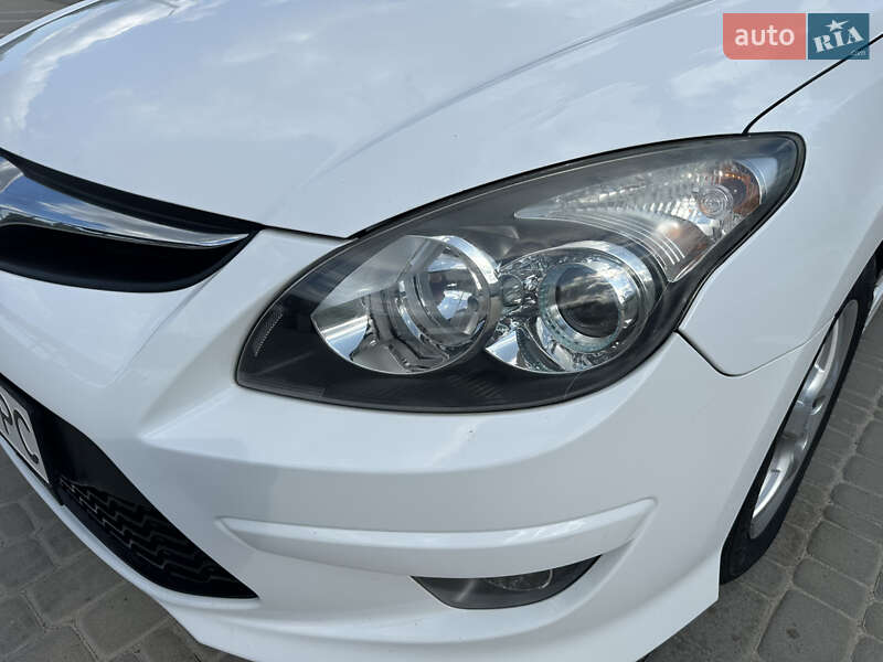 Хэтчбек Hyundai i30 2010 в 