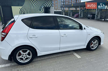 Хэтчбек Hyundai i30 2010 в 