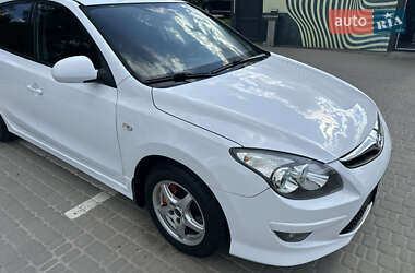 Хэтчбек Hyundai i30 2010 в 