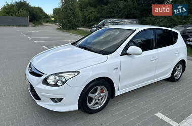 Хэтчбек Hyundai i30 2010 в 