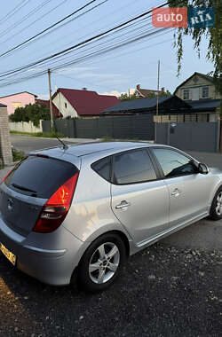 Хэтчбек Hyundai i30 2011 в 