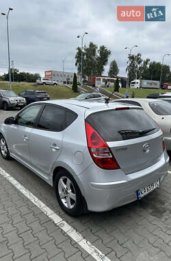 Хэтчбек Hyundai i30 2011 в 