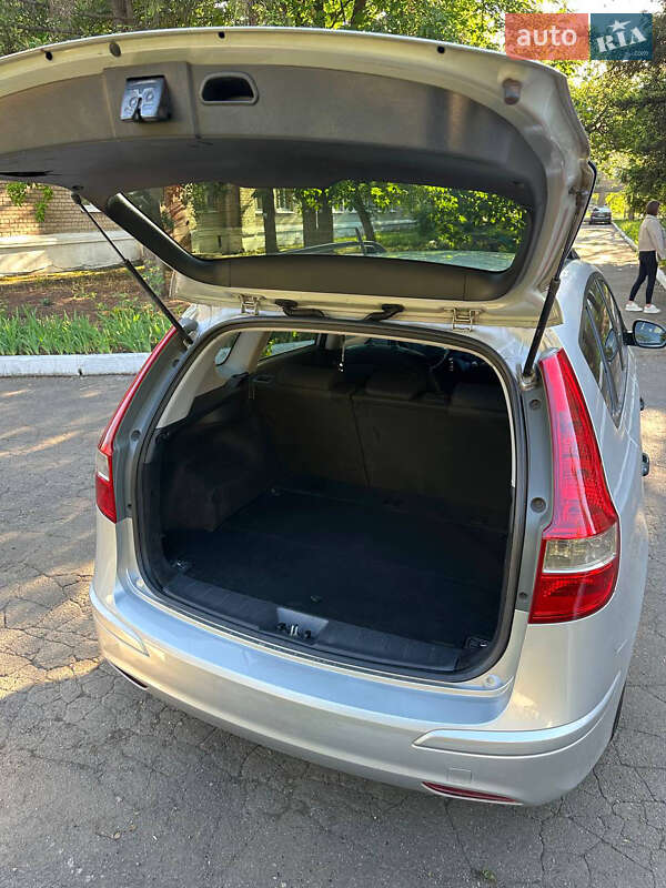 Универсал Hyundai i30 2011 в Кривом Роге