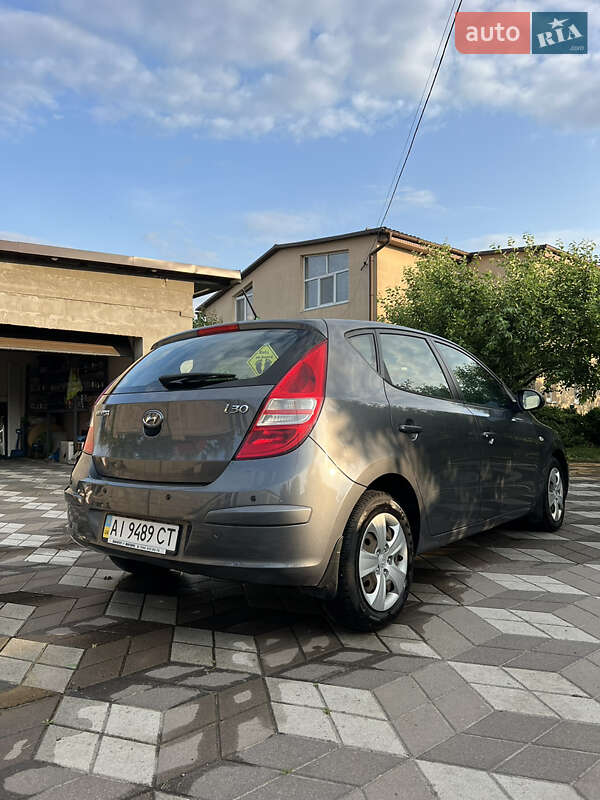 Хэтчбек Hyundai i30 2010 в Березане