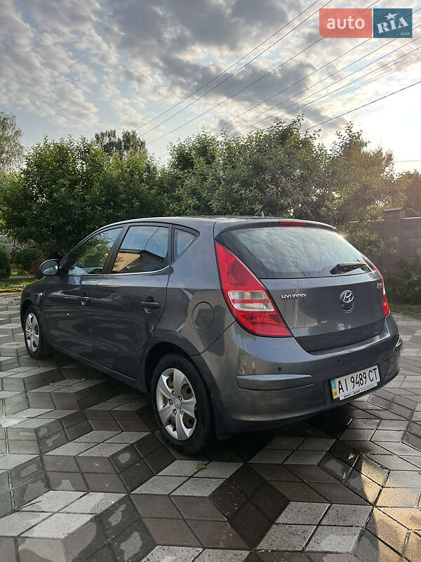 Хэтчбек Hyundai i30 2010 в Березане