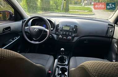 Хэтчбек Hyundai i30 2009 в 