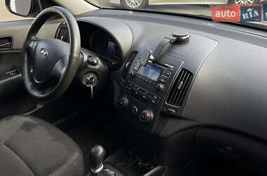Хэтчбек Hyundai i30 2011 в 