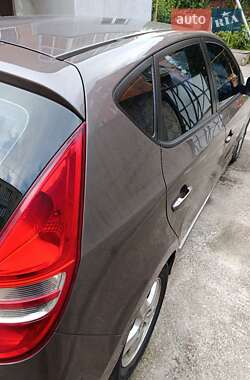 Хетчбек Hyundai i30 2011 в 