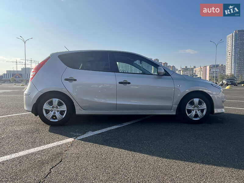 Хэтчбек Hyundai i30 2011 в Киеве