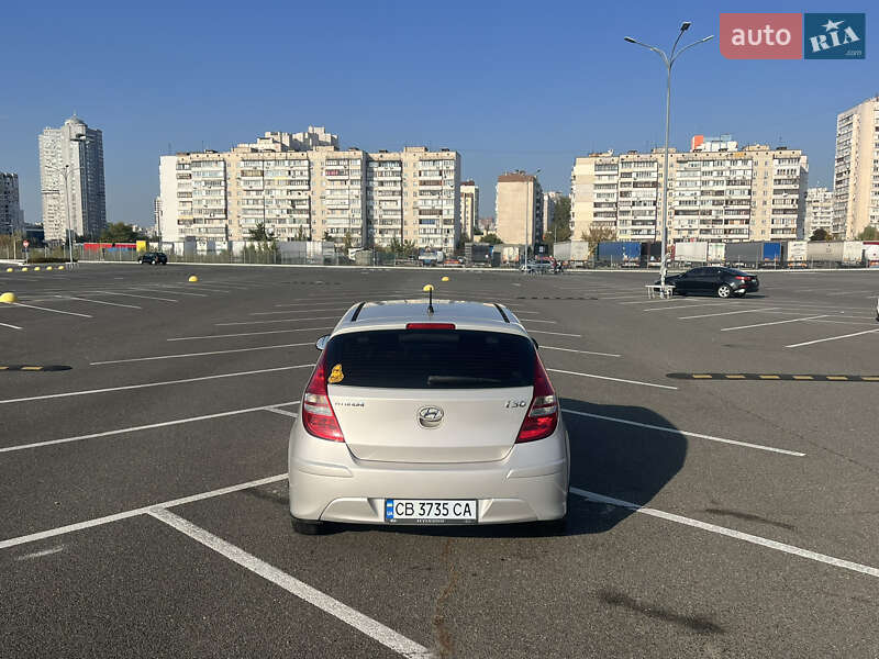 Хэтчбек Hyundai i30 2011 в Киеве