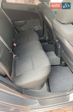 Хэтчбек Hyundai i30 2009 в 