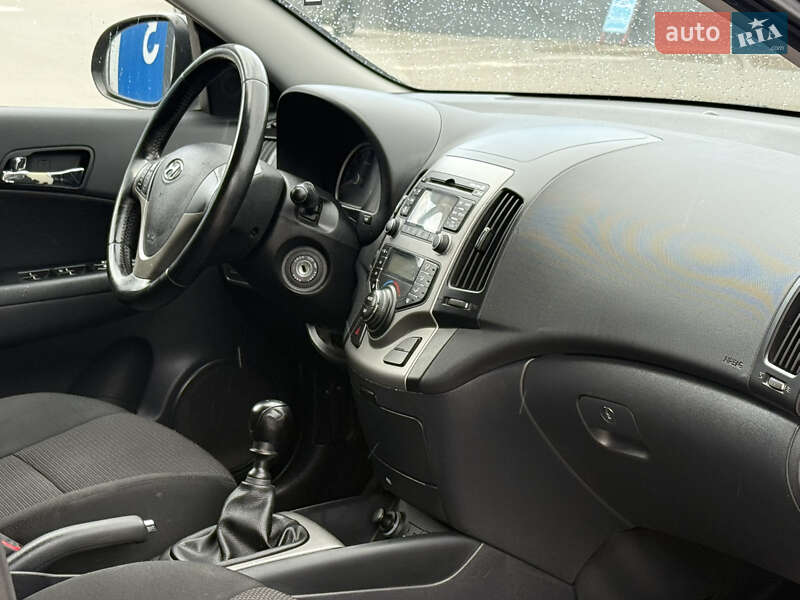 Хетчбек Hyundai i30 2011 в Рівному