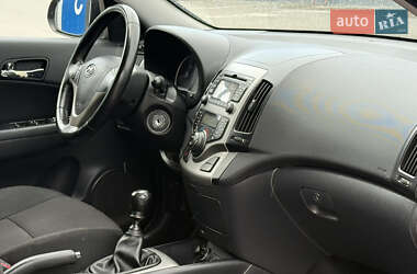 Хэтчбек Hyundai i30 2011 в 