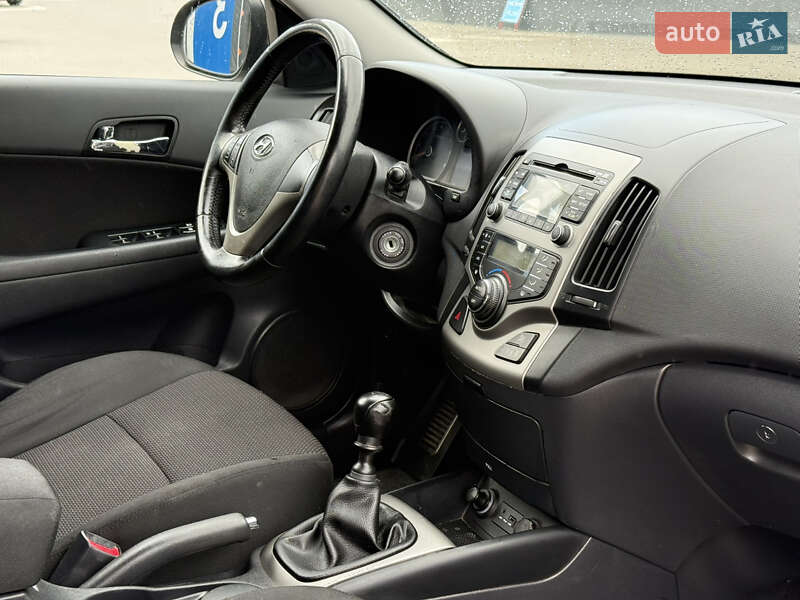 Хетчбек Hyundai i30 2011 в Рівному