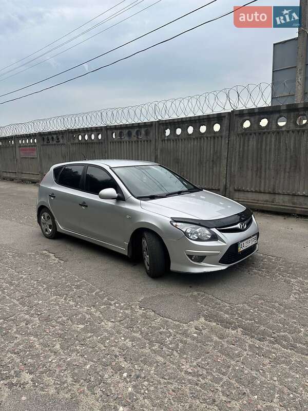 Хэтчбек Hyundai i30 2011 в Киеве