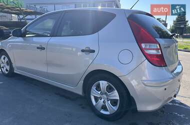 Хэтчбек Hyundai i30 2011 в 