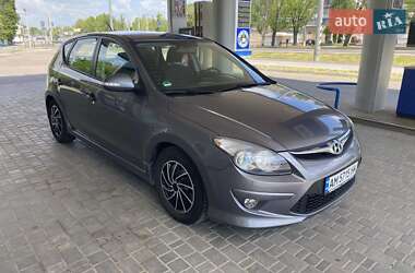 Хэтчбек Hyundai i30 2011 в 
