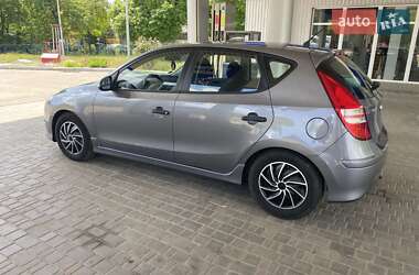 Хэтчбек Hyundai i30 2011 в 