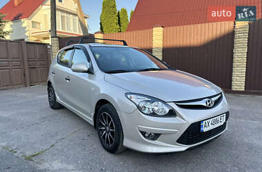 Хетчбек Hyundai i30 2011 в Зміїві