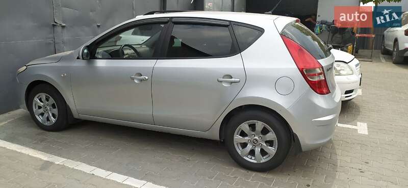 Хэтчбек Hyundai i30 2008 в 