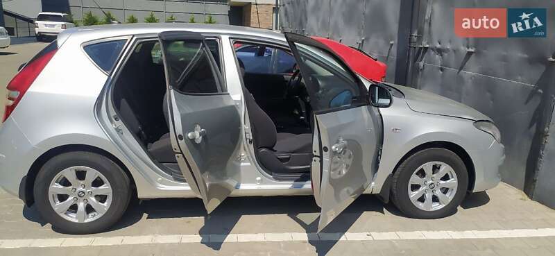 Хэтчбек Hyundai i30 2008 в Одессе