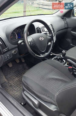 Хэтчбек Hyundai i30 2011 в 