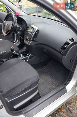 Хэтчбек Hyundai i30 2011 в 