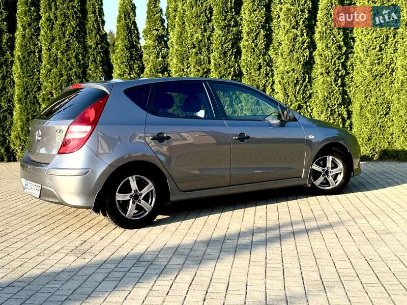 Хэтчбек Hyundai i30 2011 в Самборе
