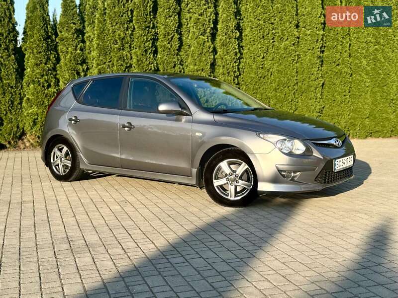 Хэтчбек Hyundai i30 2011 в Самборе