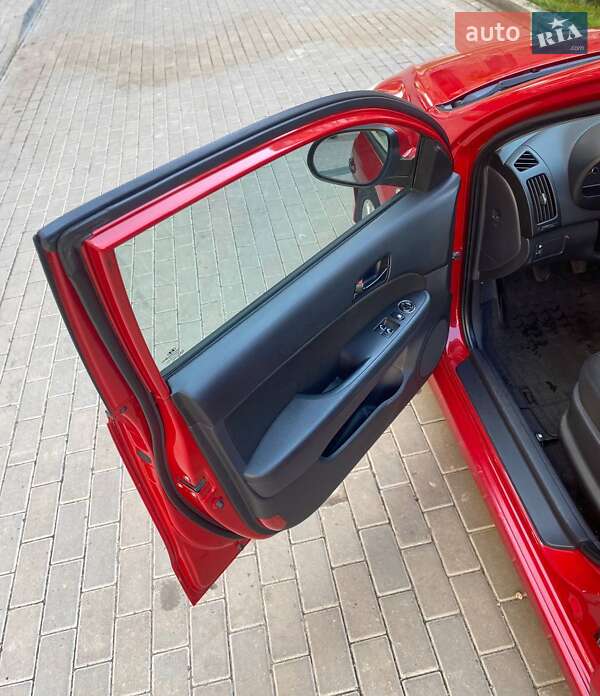 Хэтчбек Hyundai i30 2010 в Житомире