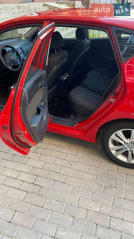 Хэтчбек Hyundai i30 2010 в Житомире
