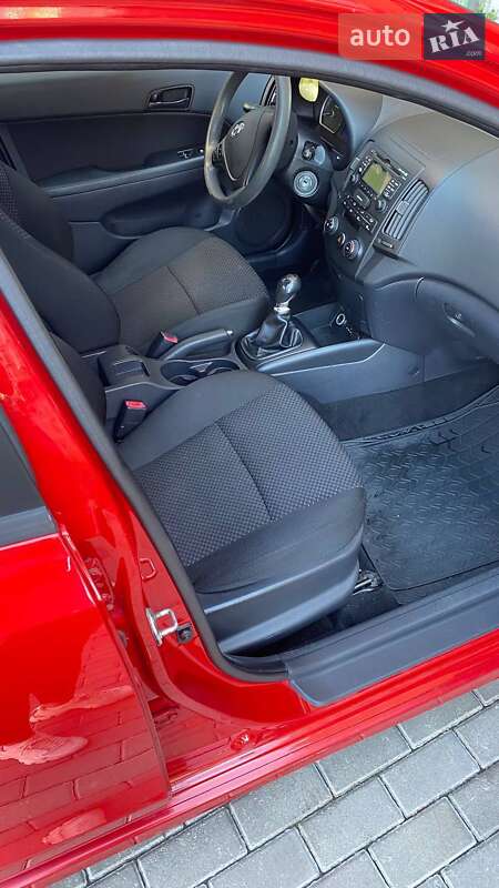Хэтчбек Hyundai i30 2010 в Житомире