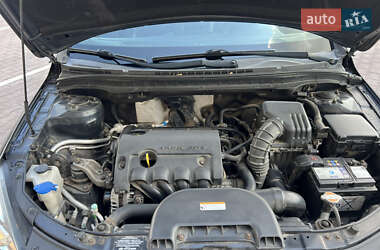 Хэтчбек Hyundai i30 2010 в 