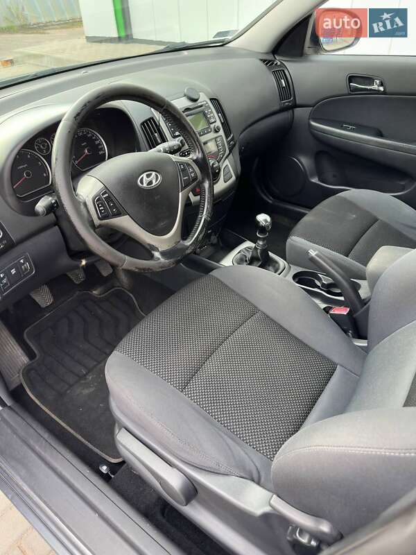 Универсал Hyundai i30 2010 в Житомире