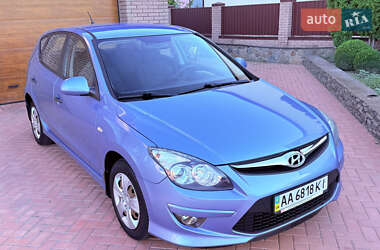 Хэтчбек Hyundai i30 2010 в 