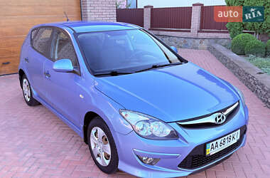 Хэтчбек Hyundai i30 2010 в 