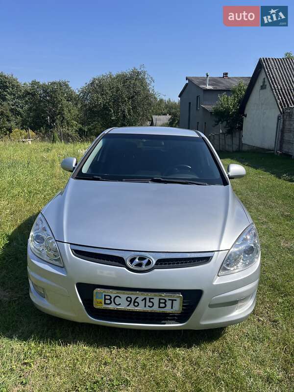 Хэтчбек Hyundai i30 2008 в 