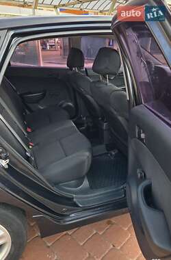Хэтчбек Hyundai i30 2011 в 