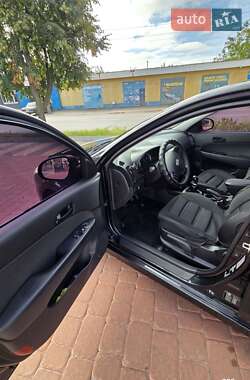Хэтчбек Hyundai i30 2011 в 