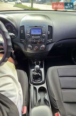 Хэтчбек Hyundai i30 2011 в 