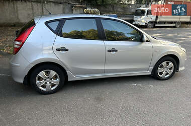 Хэтчбек Hyundai i30 2011 в 