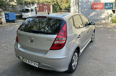 Хэтчбек Hyundai i30 2011 в 