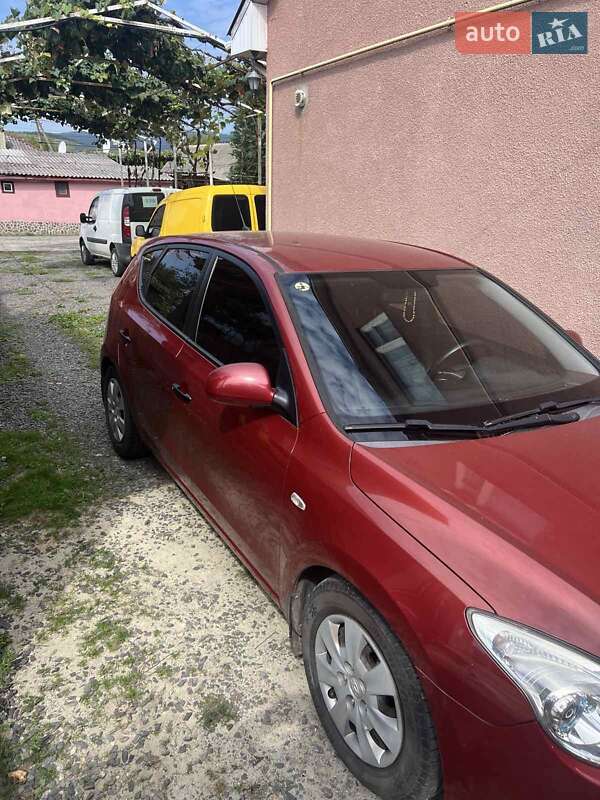 Хетчбек Hyundai i30 2008 в Ужгороді фото 2 Хетчбек Hyundai i30 2008 в Ужгороді
