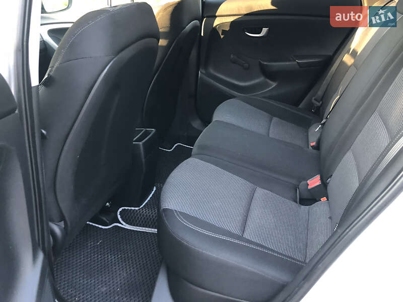 Хэтчбек Hyundai i30 2013 в Ровно