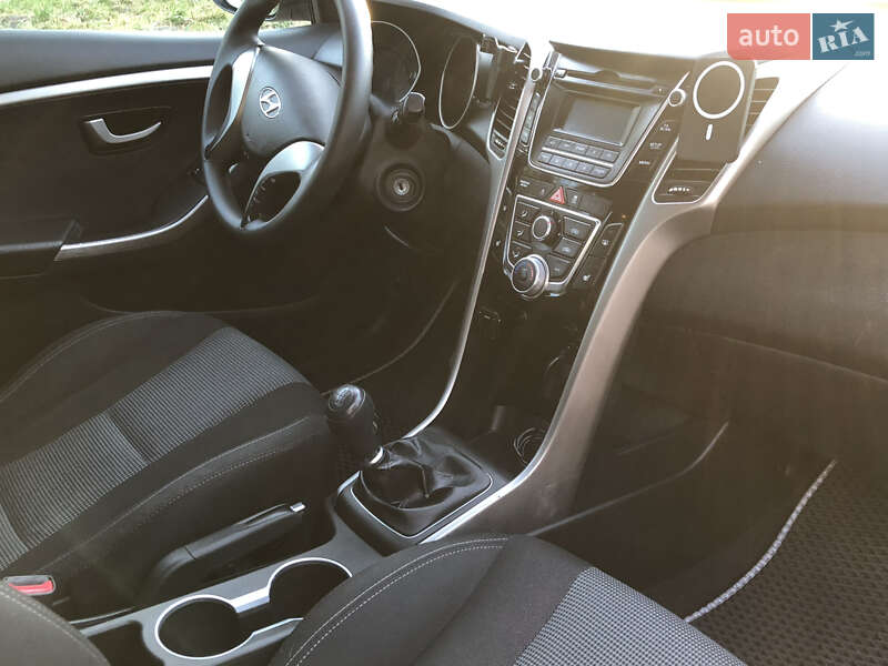 Хэтчбек Hyundai i30 2013 в Ровно