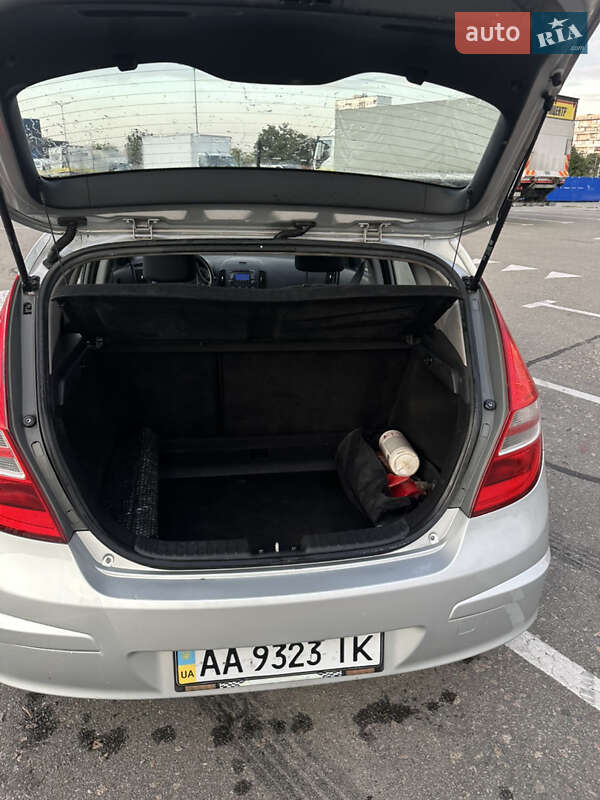 Хэтчбек Hyundai i30 2008 в Киеве