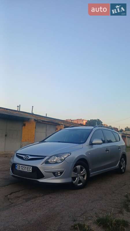 Универсал Hyundai i30 2010 в Чернигове